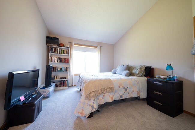 Building Photo - 8772 Coburn Ct