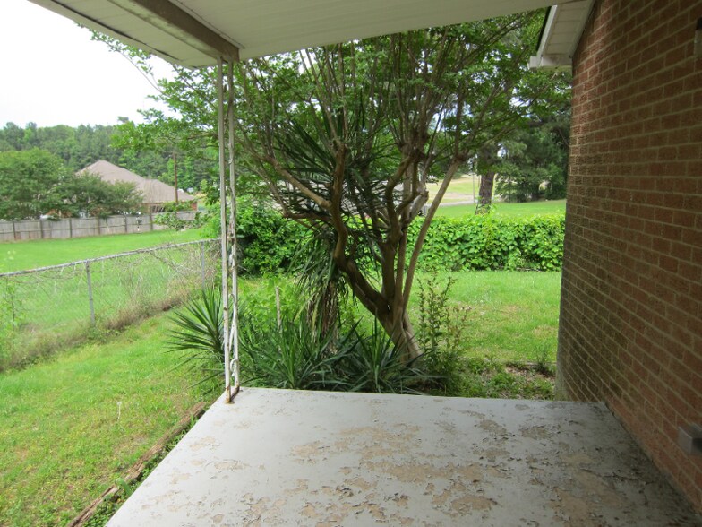 Building Photo - 3587 FM 2208
