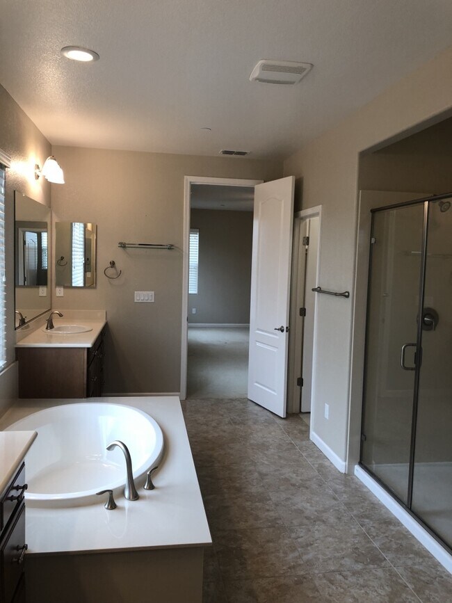 Building Photo - 5 bedroom Whitney Ranch Beauty! Walking di...