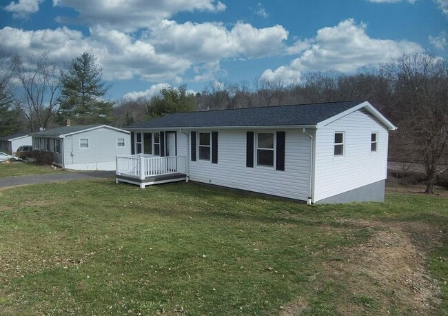 Building Photo - Charming 3 Bedroom in Christiansburg, VA