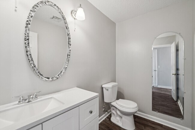 Building Photo - 3915 Valley Ct