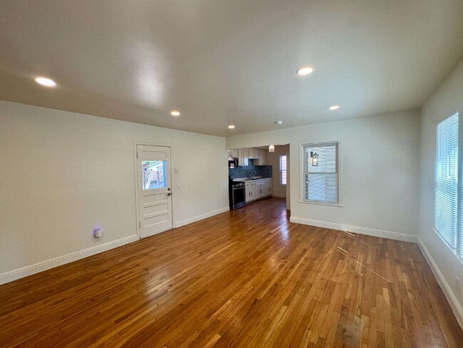Building Photo - Updated & Charming in the Heart of North C...