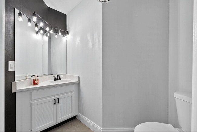 Building Photo - 2606 Monaco Terrace