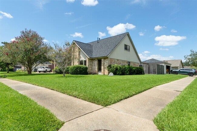 Building Photo - 2902 Field Line Dr