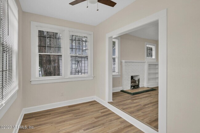 Building Photo - 525 W 18th St