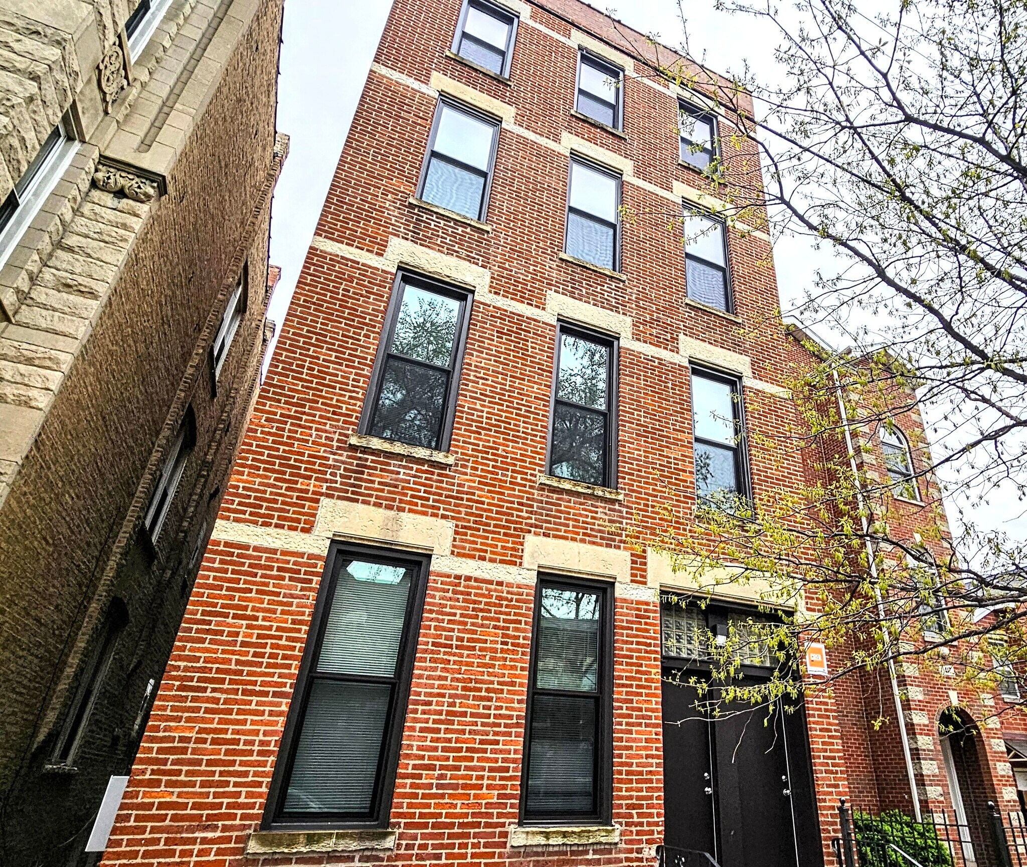 Building Photo - 1415 W Erie St