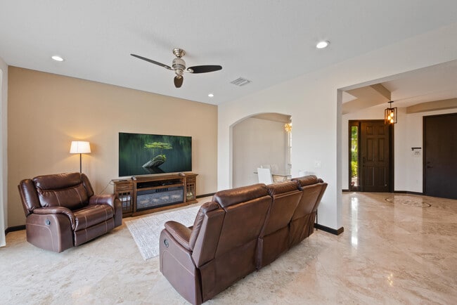 Building Photo - 7865 Jewelwood Dr