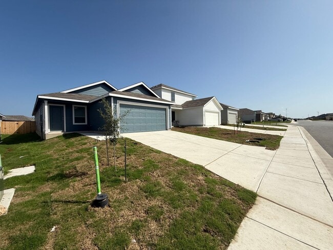 Building Photo - Brand New 4bd/2ba in Prime Location
