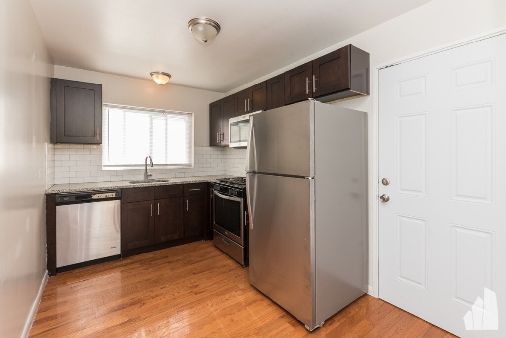 Building Photo - 7534 N Bell Ave