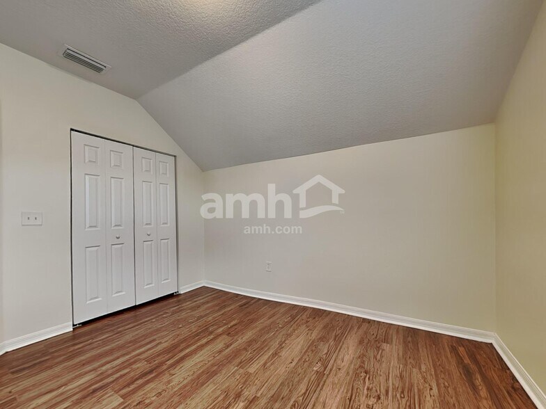 Building Photo - 10225 Summerview Cir