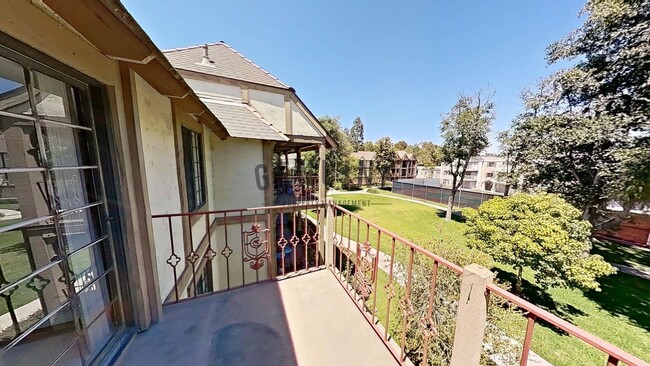 Building Photo - 2 Bedroom ~ Live in the Heart of South Coa...