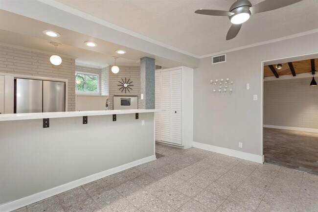 Building Photo - 10234 Hazelhurst Dr
