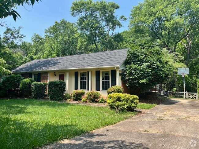 Building Photo - 1005 Hayfield Ln