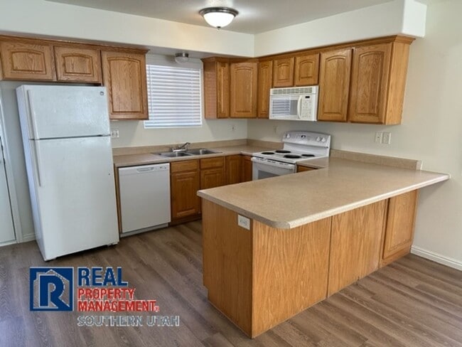 Building Photo - Hawk Hallow Townhome