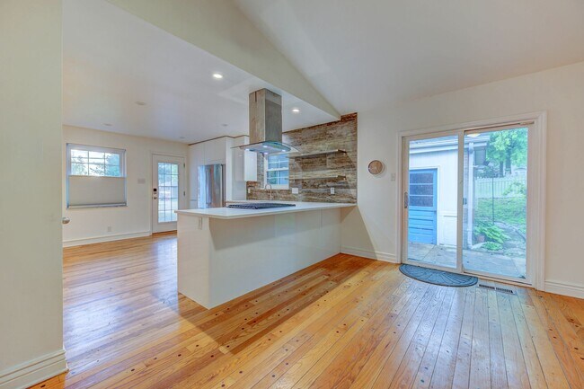 Building Photo - 3-Bedroom Home in Lindbergh School Distric...