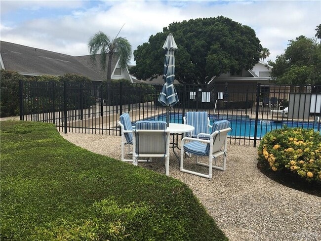 Building Photo - 700 Fern Ave W