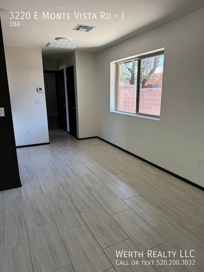 Building Photo - 3220 E Monte Vista Dr