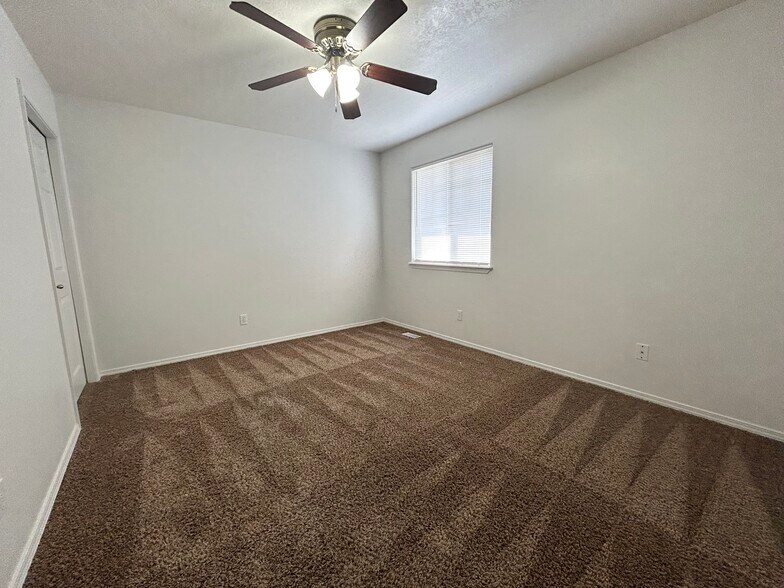 Building Photo - 538 N Meldgold Ave