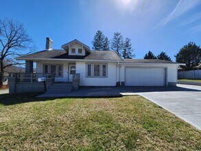 Building Photo - Oakley Rental with Most Utilities Included!