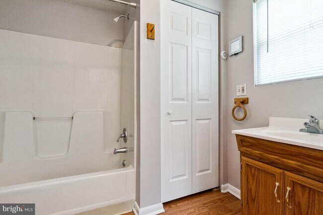 Building Photo - 315 South Dr