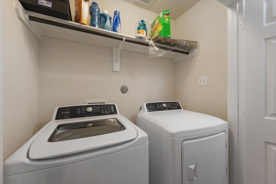 Building Photo - 2202 Cherryville Dr