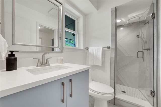 Building Photo - 6910 Midcrest Dr