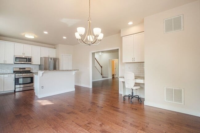 Building Photo - 803 Sunken Rd