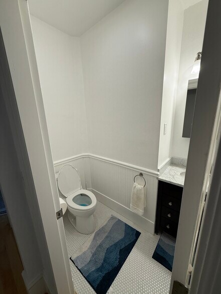 Building Photo - 96 Munroe St