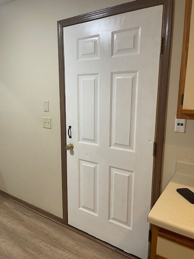 Building Photo - 108 W Olive St