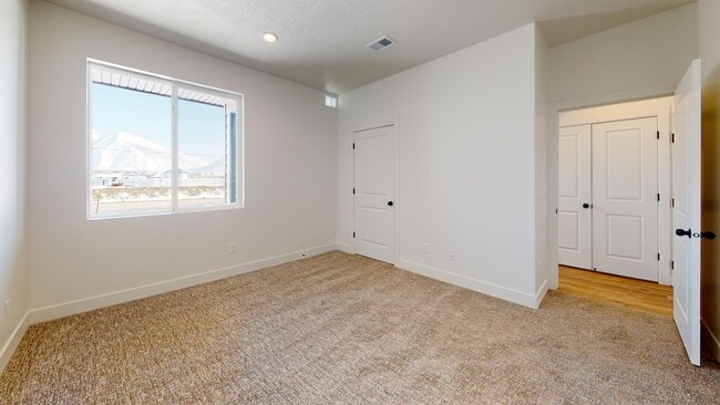 Building Photo - 547 W 1810 N
