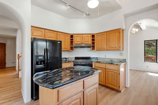 Building Photo - Beautiful 3 Bedroom Home in Forest Trails!