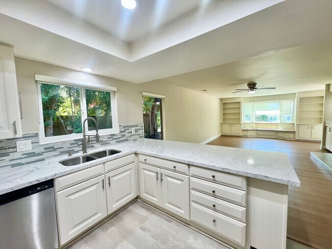 Building Photo - 17190 Tam O Shanter Dr