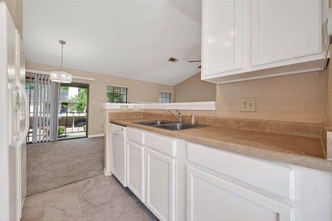 Building Photo - 2211 S Kirkwood Rd