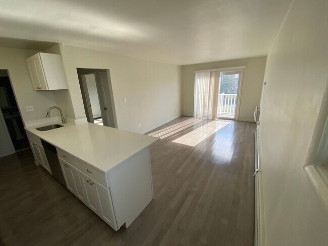 Interior Photo - 211 1st Ave