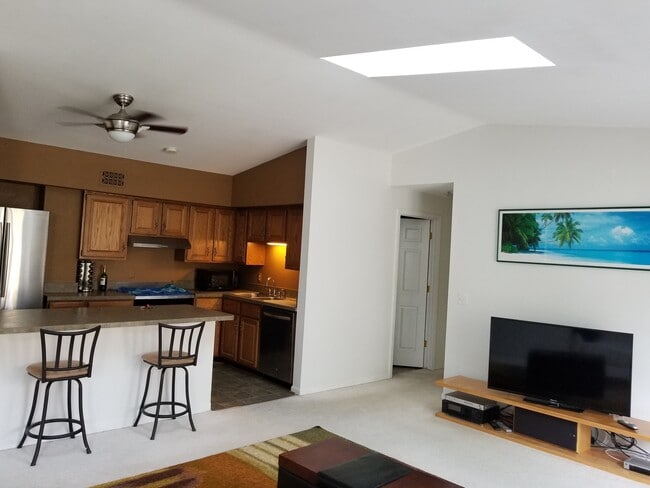 Building Photo - 302 Pinewood Cir