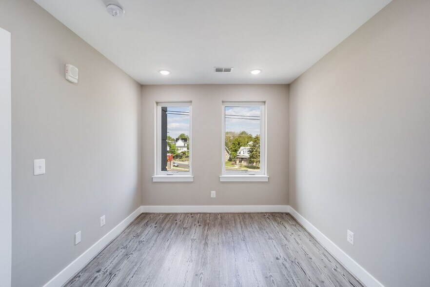 Building Photo - 1617 Rhode Island Ave NE