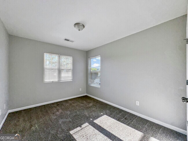 Building Photo - 212 Daisy Cir