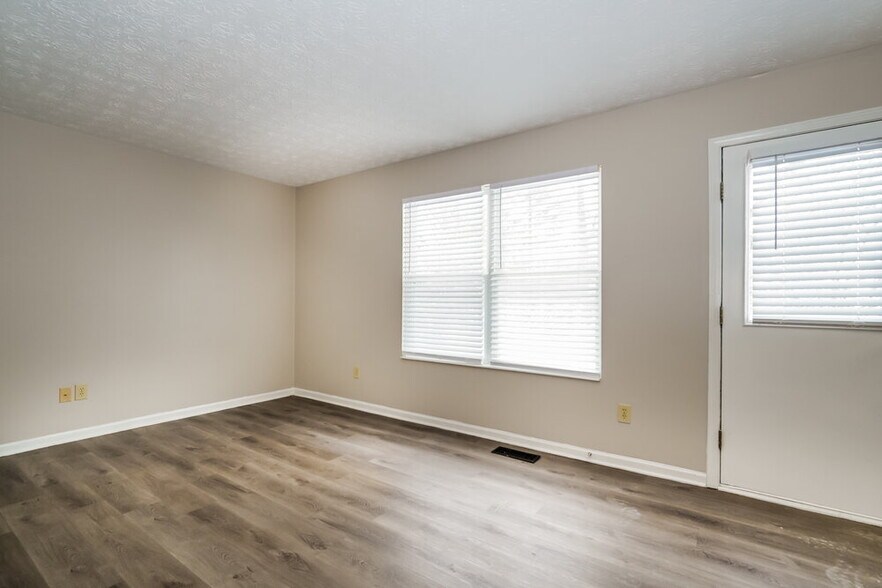 Building Photo - 2775 Southfield Village Dr