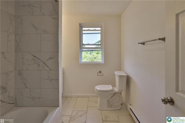 Building Photo - 1660 Main St