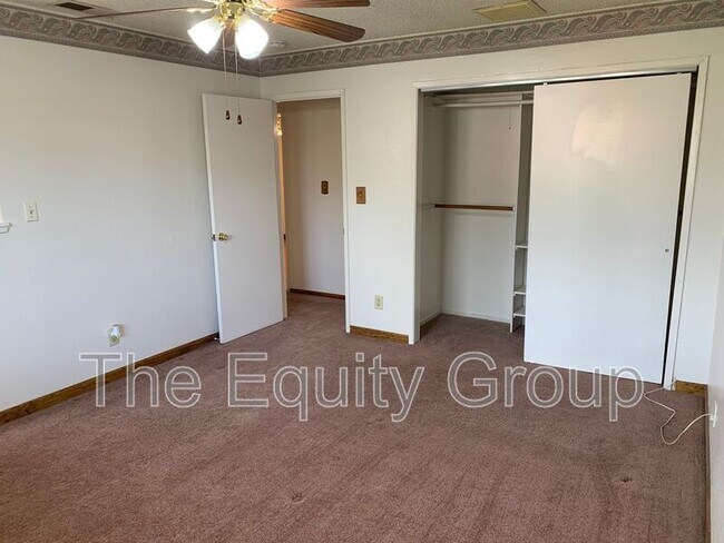 Building Photo - 2921 W Country Ave
