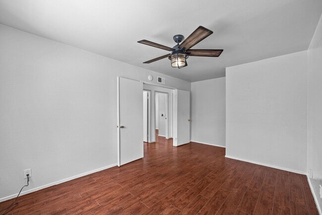 Building Photo - Beautiful Townhome in Mission Viejo