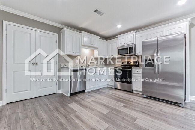 Building Photo - 1519 W 15th St