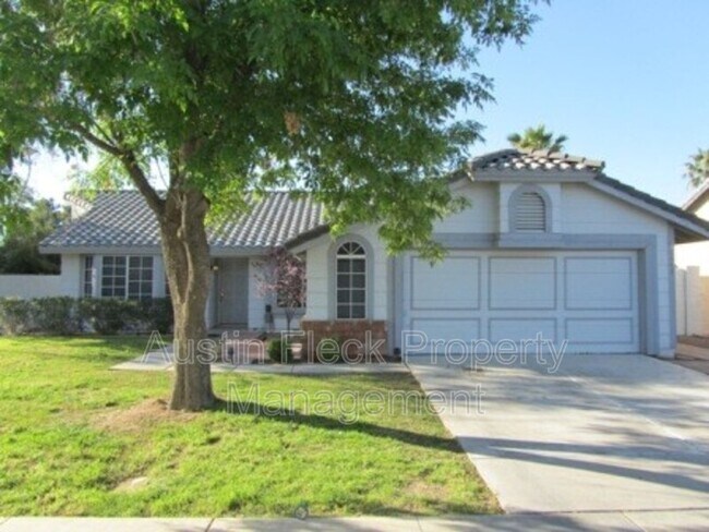 Primary Photo - 1443 E Jasper Dr