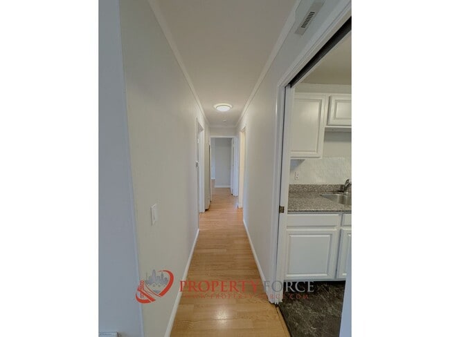 Building Photo - 116 Madrone Ave