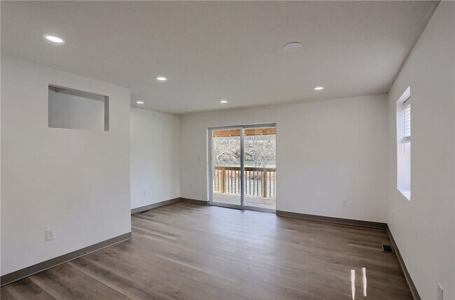 Building Photo - 153 Kathleen Dr