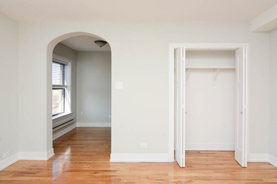 Building Photo - 562 W Arlington Pl