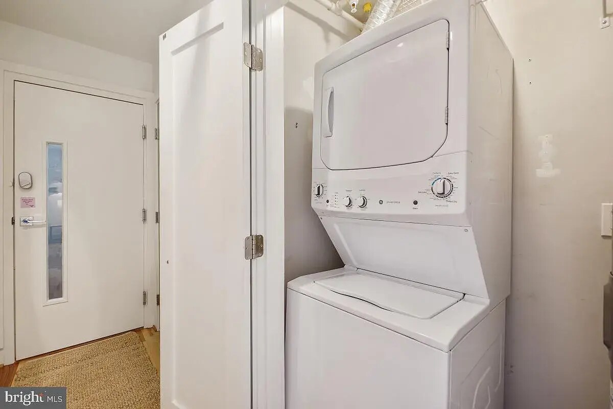 Building Photo - 1514 Newton St NW