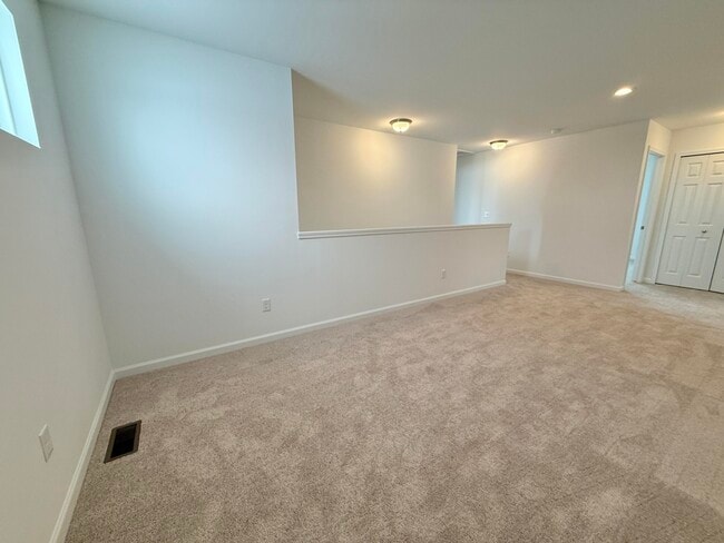 Building Photo - 6173 S Trailwoods Dr