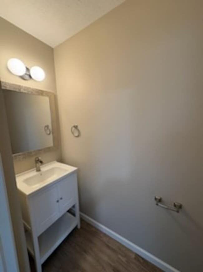 Building Photo - Two bedroom apartment