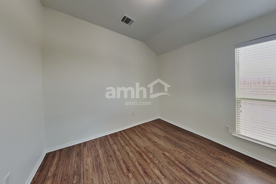 Building Photo - 1000 Churchill Dr
